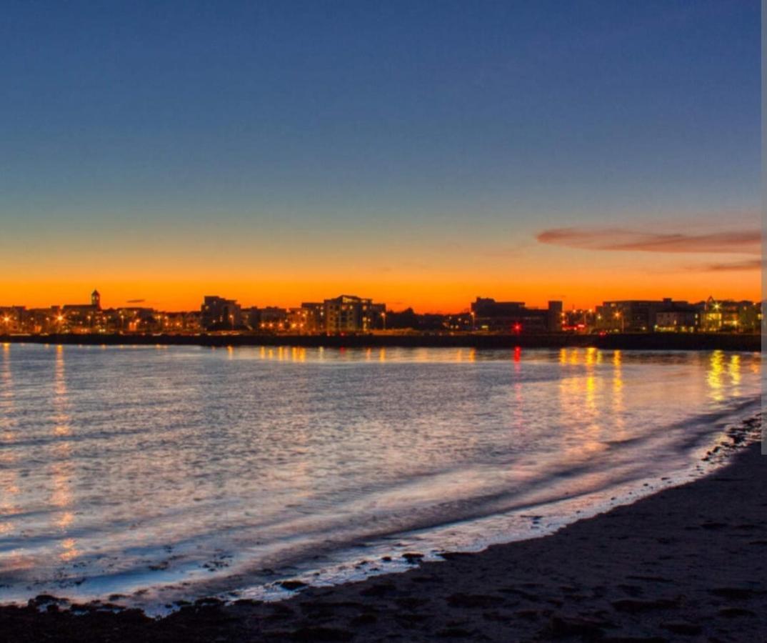 Salthill Village 3 Bed Apartment Galway Extérieur photo